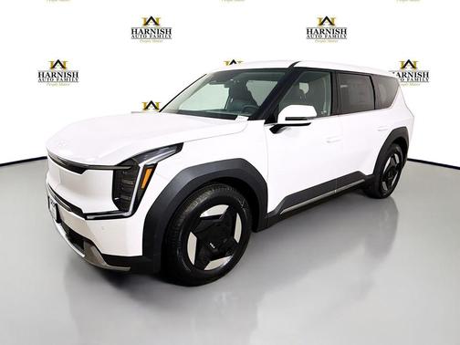Glacial White Pearl 2026 Kia EV9 Light Long Range