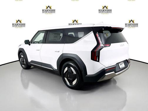 Glacial White Pearl 2026 Kia EV9 Light Long Range