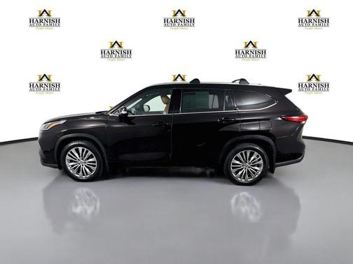 Amber 2020 Toyota Highlander Platinum