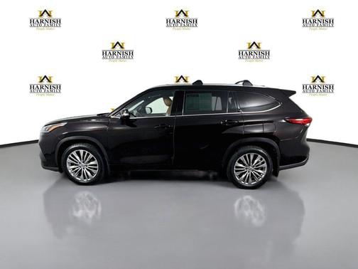 Amber 2020 Toyota Highlander Platinum