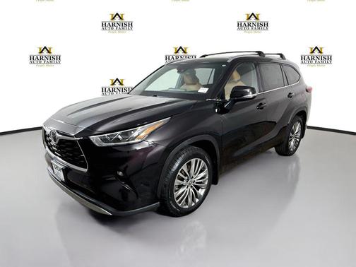 Amber 2020 Toyota Highlander Platinum