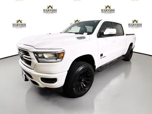 Bright White Clearcoat 2019 RAM 1500 Big Horn
