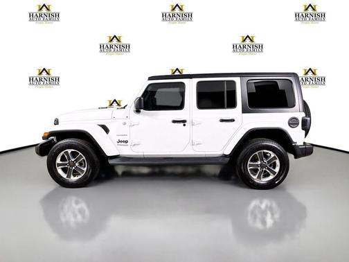 Bright White Clearcoat 2022 Jeep Wrangler Unlimited Sahara