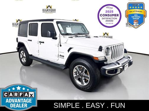 Bright White Clearcoat 2022 Jeep Wrangler Unlimited Sahara