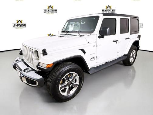 Bright White Clearcoat 2022 Jeep Wrangler Unlimited Sahara