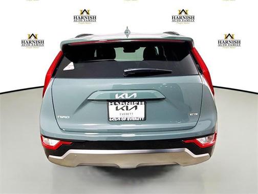 2025 Kia Niro SX