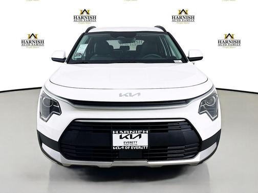 Snow White Pearl 2026 Kia Niro EX