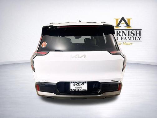 Glacial White Pearl 2026 Kia EV9 GT-Line