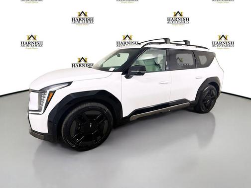 Glacial White Pearl 2026 Kia EV9 GT-Line