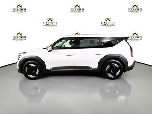 Glacial White Pearl 2026 Kia EV9 Wind