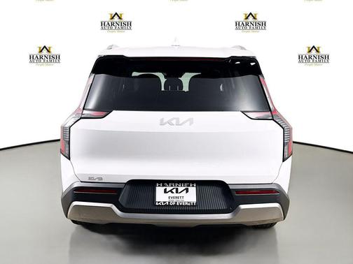 Glacial White Pearl 2026 Kia EV9 Wind