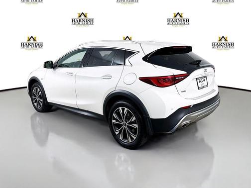 Majestic White 2018 INFINITI QX30 Premium
