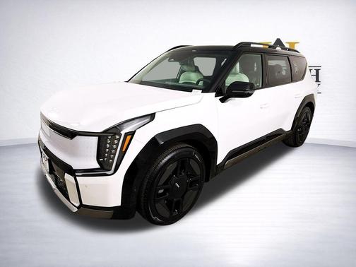 Glacier White Pearl/Ebony Black Roof 2026 Kia EV9 GT-Line