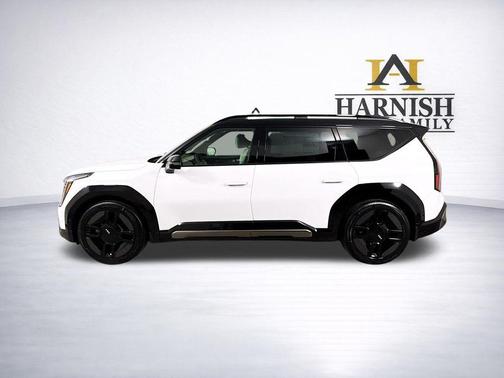 Glacier White Pearl/Ebony Black Roof 2026 Kia EV9 GT-Line