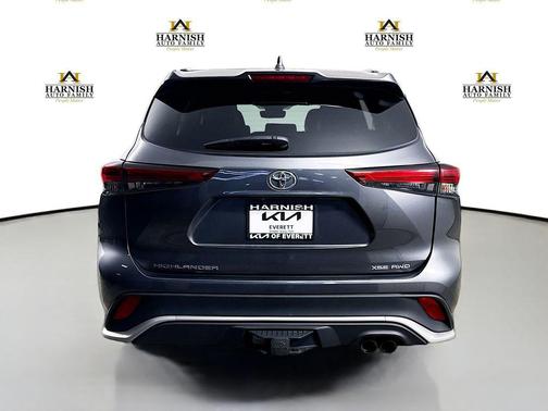 Magnetic Gray Metallic 2021 Toyota Highlander XSE