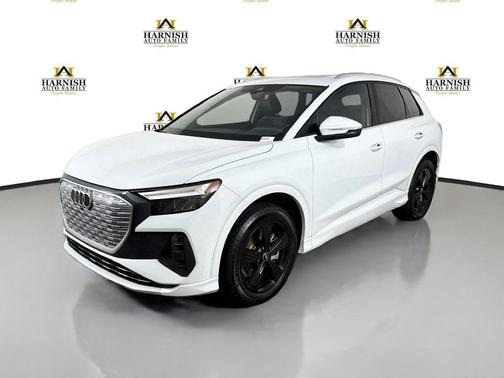 Glacier White Metallic 2022 Audi e-tron Premium