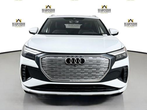 Glacier White Metallic 2022 Audi e-tron Premium