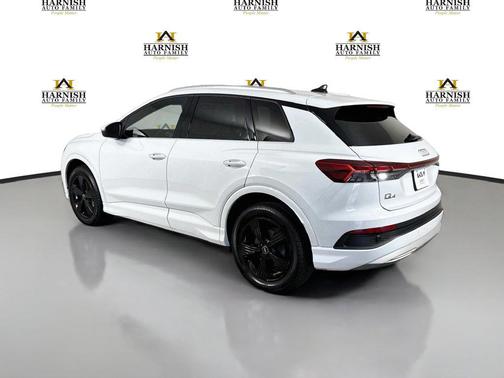 Glacier White Metallic 2022 Audi e-tron Premium
