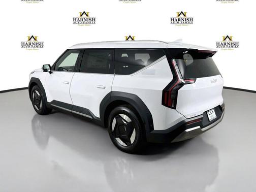 Glacial White Pearl 2026 Kia EV9 Wind