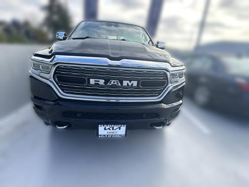 Diamond Black Crystal Pearlcoat 2020 RAM 1500 Limited