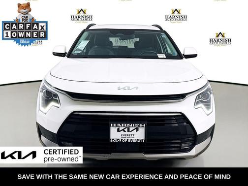 Snow White Pearl 2023 Kia Niro Touring