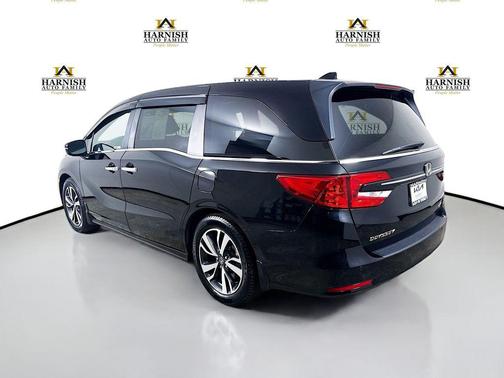 Crystal Black Pearl 2024 Honda Odyssey Touring