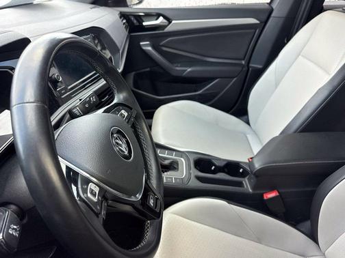 Platinum Gray Metallic 2020 Volkswagen Jetta 1.4T R-Line
