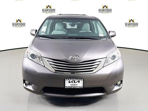Creme Brulee Mica 2015 Toyota Sienna XLE