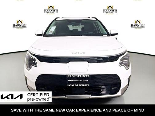 Snow White Pearl 2023 Kia Niro EV Wave