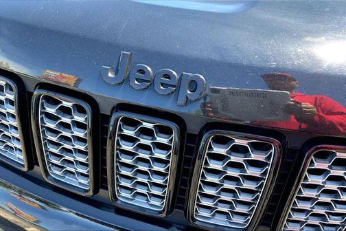 Diamond Black Crystal Pearlcoat 2018 Jeep Grand Cherokee Altitude