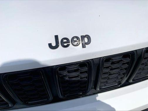 Bright White Clearcoat 2024 Jeep Grand Cherokee L Altitude