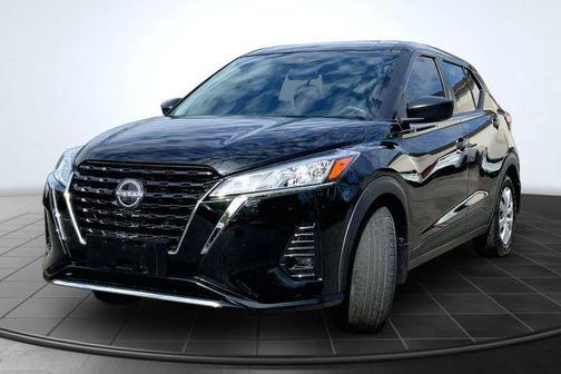 Super Black 2022 Nissan Kicks S