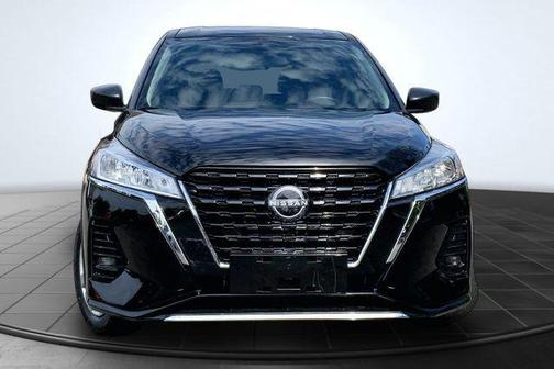Super Black 2022 Nissan Kicks S