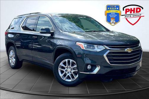 Graphite Metallic 2021 Chevrolet Traverse LT Cloth