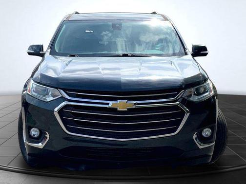 Graphite Metallic 2021 Chevrolet Traverse LT Cloth