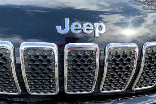 Diamond Black Crystal Pearlcoat 2019 Jeep Cherokee Latitude