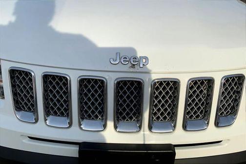 Bright White Clearcoat 2016 Jeep Compass Latitude