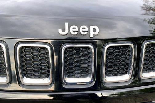 Diamond Black Crystal Pearlcoat 2019 Jeep Compass Latitude