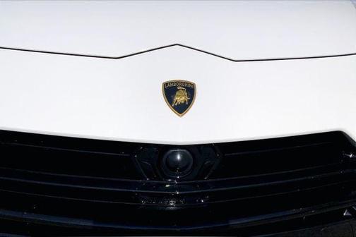 White 2023 Lamborghini Urus S