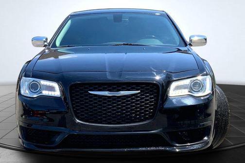 Gloss Black 2018 Chrysler 300 Limited