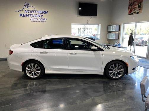 Bright White Clearcoat 2016 Chrysler 200 S