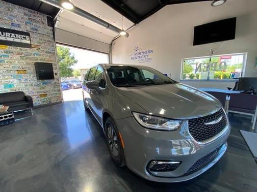 2022 Chrysler Pacifica Hybrid Touring L