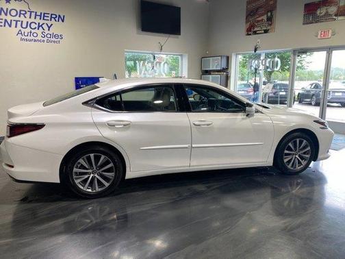 White 2019 Lexus ES 350