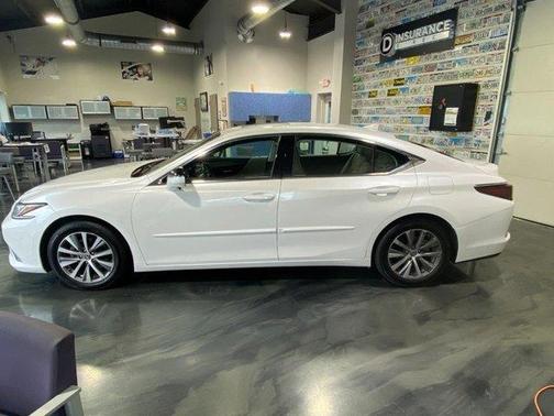 White 2019 Lexus ES 350