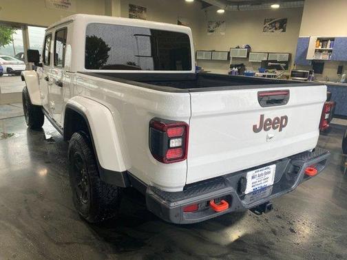 Bright White Clearcoat 2021 Jeep Gladiator Mojave