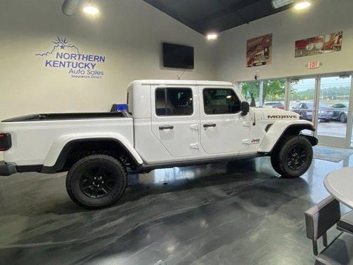 Bright White Clearcoat 2021 Jeep Gladiator Mojave