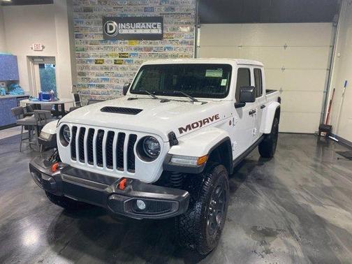 Bright White Clearcoat 2021 Jeep Gladiator Mojave
