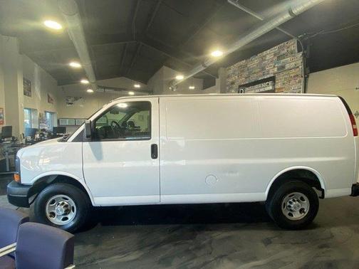 Summit White 2009 Chevrolet Express 2500 Cargo