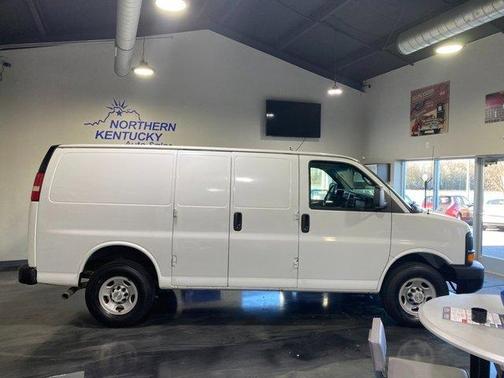 Summit White 2009 Chevrolet Express 2500 Cargo