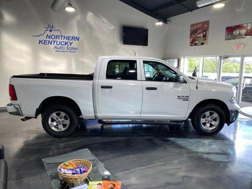 Bright White Clearcoat 2022 RAM 1500 Classic Tradesman